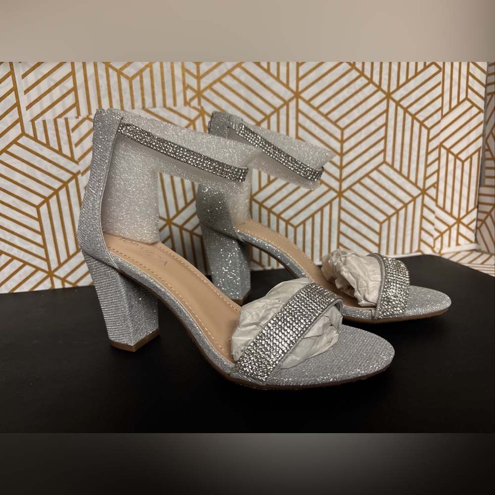 Silver Scrappy Heels Top Moda Size 7.5 Open Toe